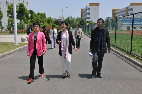 争创全市首届文明校园 共建淮阴商校美好明天——我校迎接市教育局文明创建督导组检查